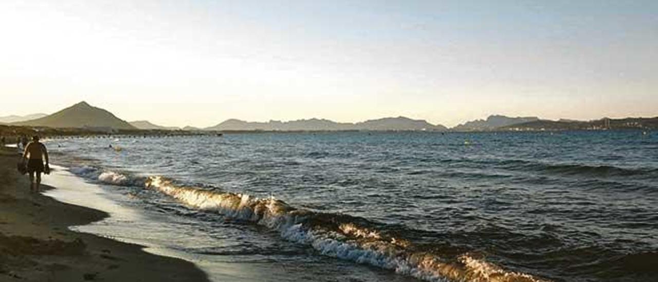 Vista general de las aguas de la  Platja de Muro.