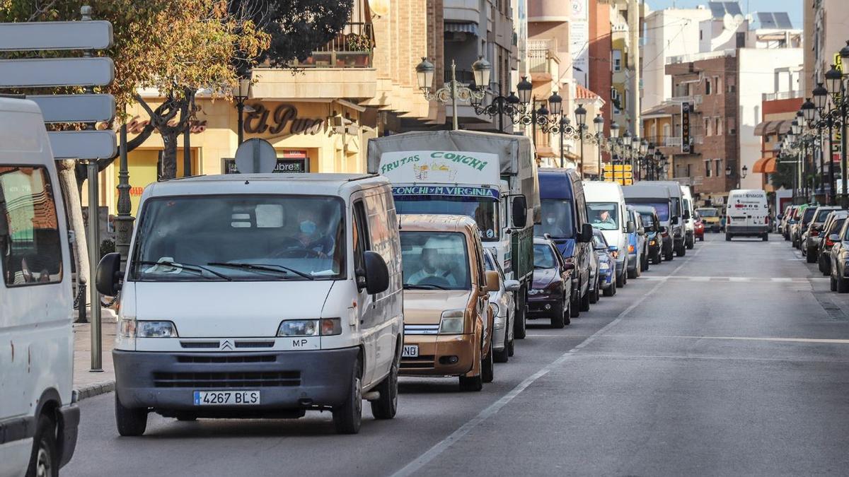 Protesta de los vendedores ambulantes en Guardamar por el cambio de ubicación