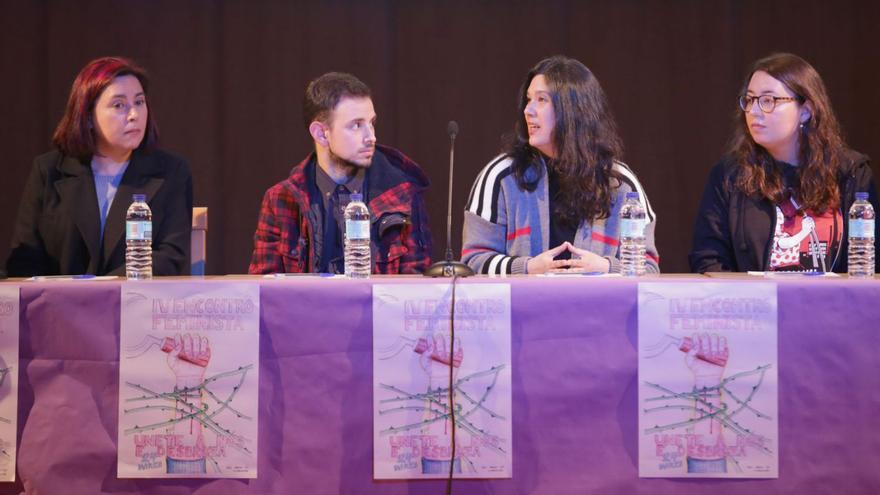 Carolina Cabaleiro, Adrián Villar, Silvia Penide y Nerea Fiúza, durante el coloquio.   | // BERNABÉ/ÁNGEL VIDAL