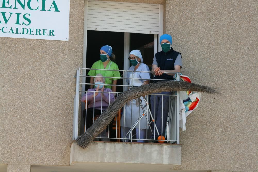 Els veïns reconeixen la tasca dels treballadors de la residència de Bagà