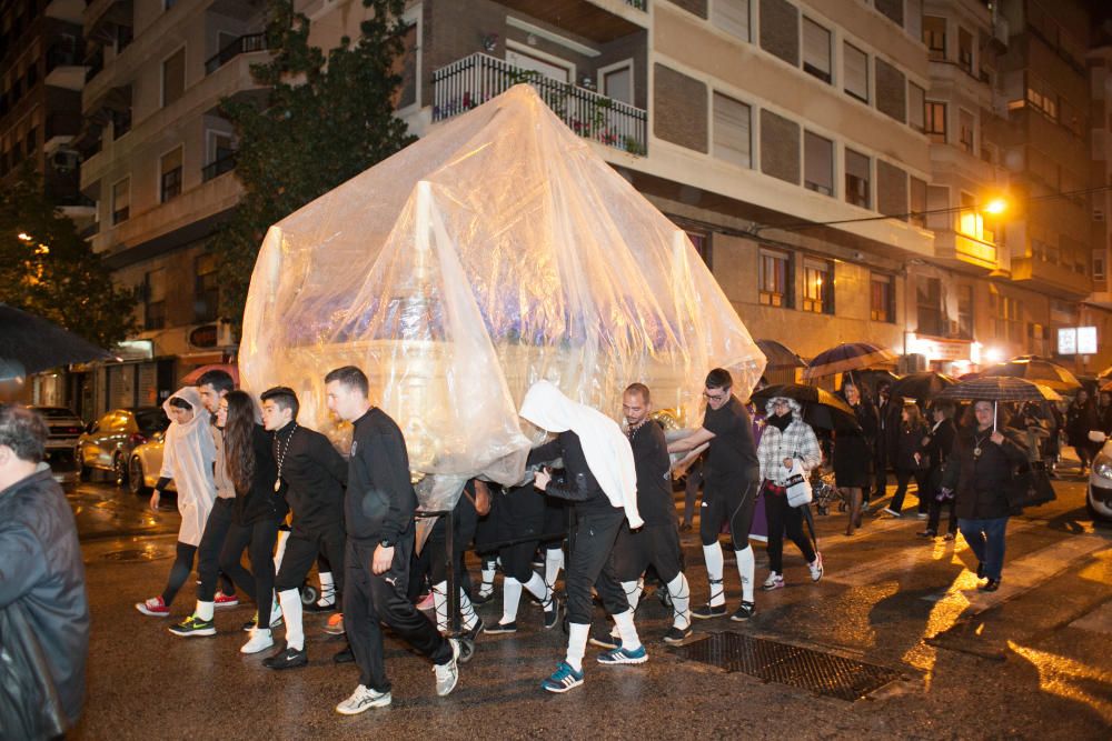 Las cofradías celebran actos en el interior de las parroquias y anulan las estaciones de penitencia