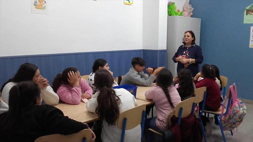 La Unesco y el Imdeec ponen en marcha un proyecto para reducir el absentismo escolar en centros educativos del Sector Sur