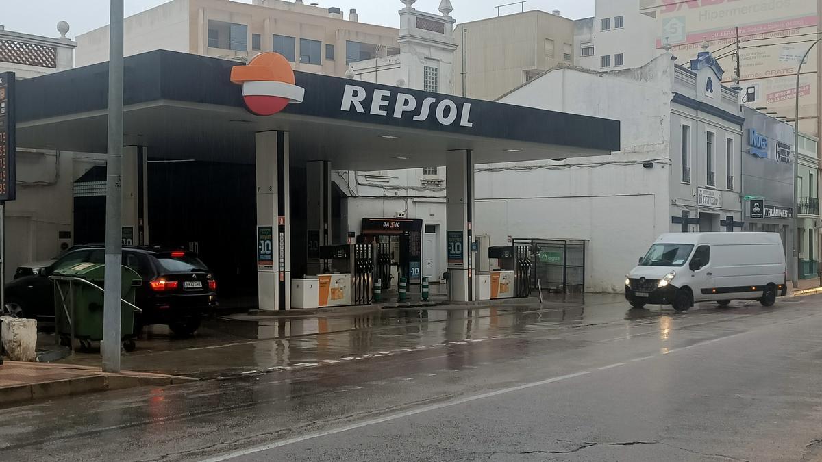 Gasolinera en la que se detuvo al individuo.