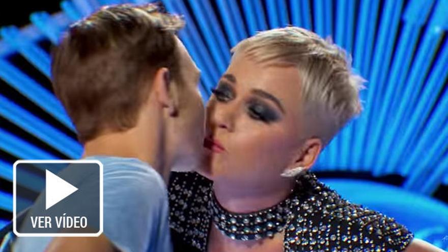 &#039;American Idol&#039;: Críticas a Katy Perry por robarle su primer beso a un concursante