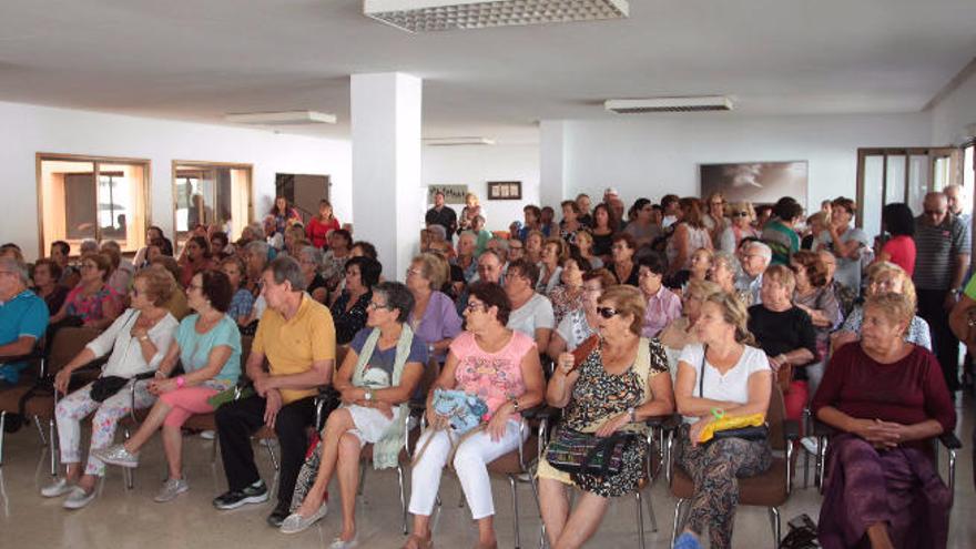 Asamblea de mayores, ayer, en el Centro de Mayores de Arrecife.