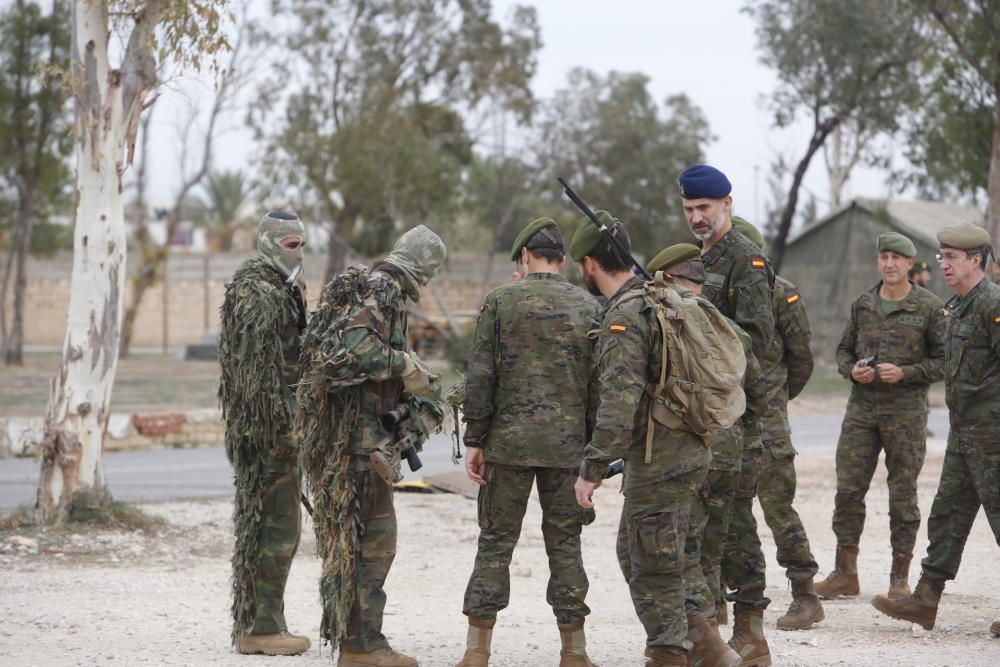 El Rey Felipe VI sigue desde Alicante varias maniobras del Mando de Operaciones Especiales