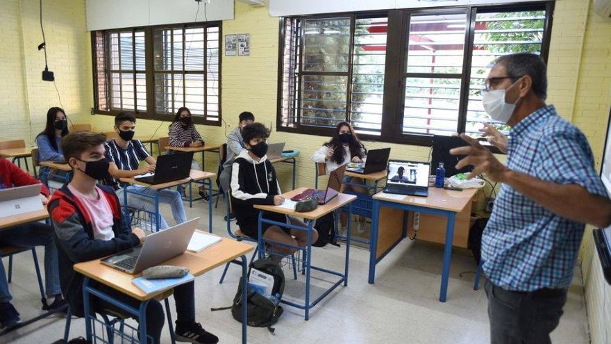 Las clases se podrán retransmitir en directo, pero no ser grabadas