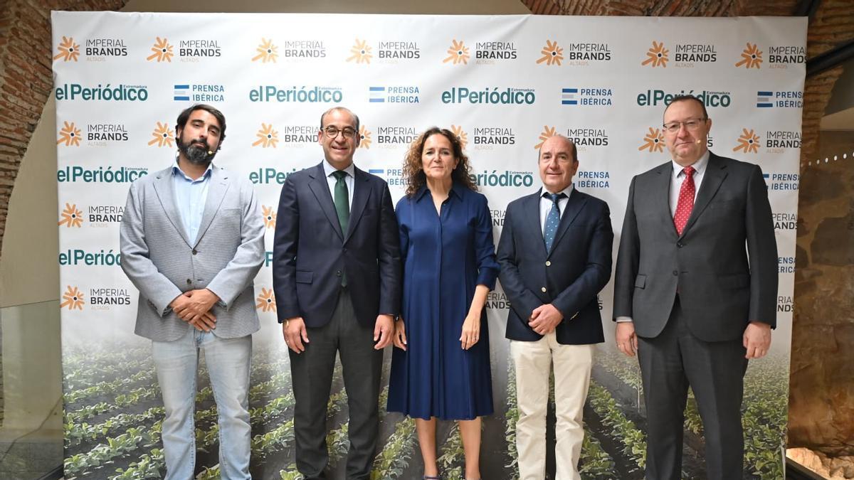 Foto de familia del II Foro Sector Tabaquero