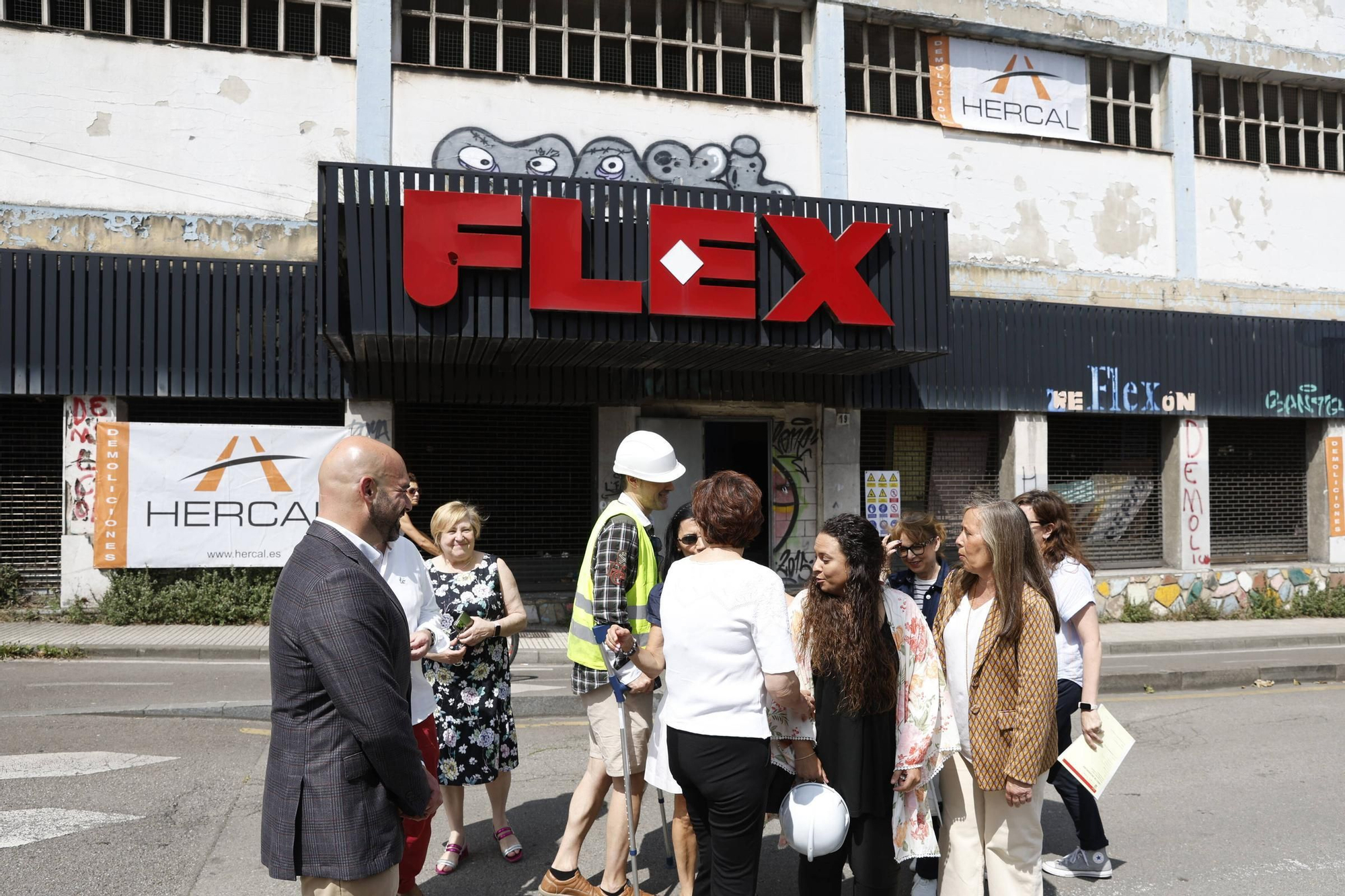 Así avanza la demolición de la nave de Flex