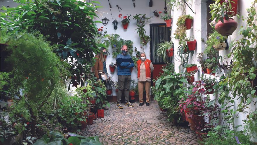 Patio de Mariano Amaya 4, uno de los de sabor más popular, cuidado por Celeste Almenara y Marina Muñoz