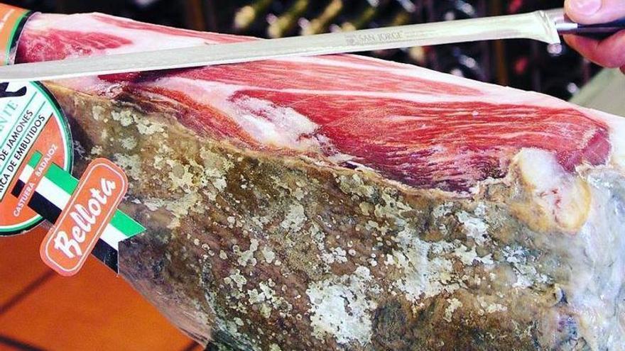 Un jamón de Ibérico del Brillante, listo para su consumo.