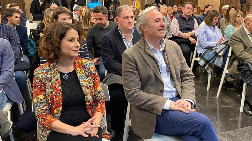 Emma Buj y Jorge Azcón, durante la proclamación de la candidata del PP en Teruel.