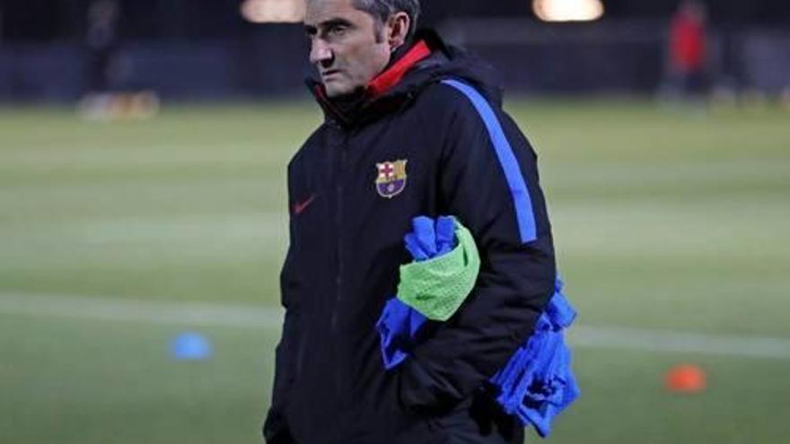 Ernesto Valverde, durant l&#039;entrenament del Barça.
