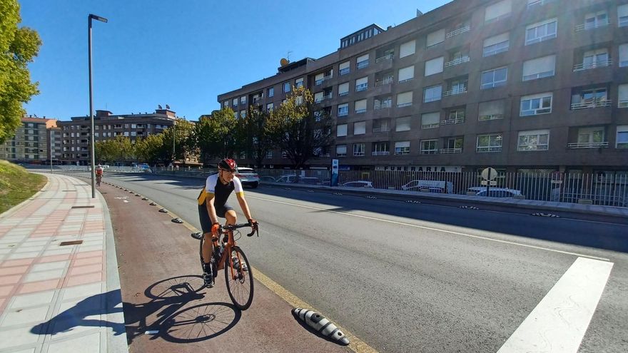 El &quot;contador de ciclistas&quot; de la Pola, a por los cuatro mil