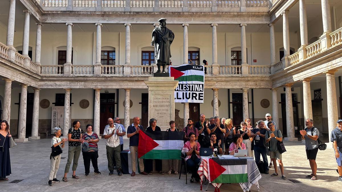 Dosti bilan mast ayol Jinsiy organlarning yoriqlari fotosuratlari