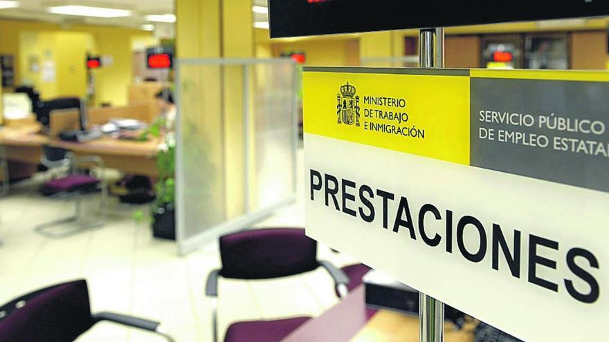 Récord de gasto en los pensionistas y parados isleños con 800 millones al mes.