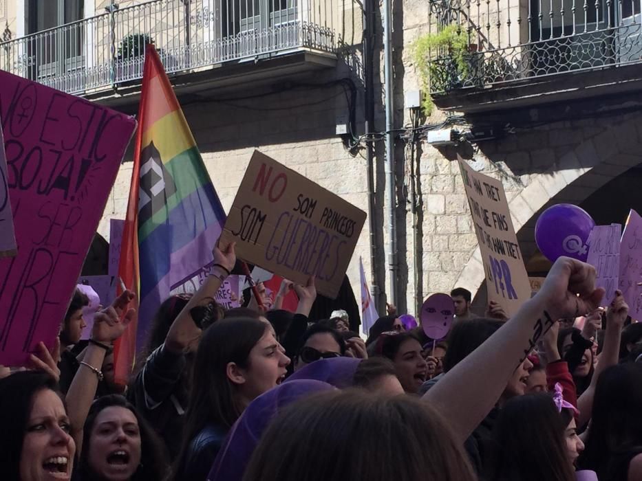 Manifestació estudiantil a Girona de la vaga del vuit de març