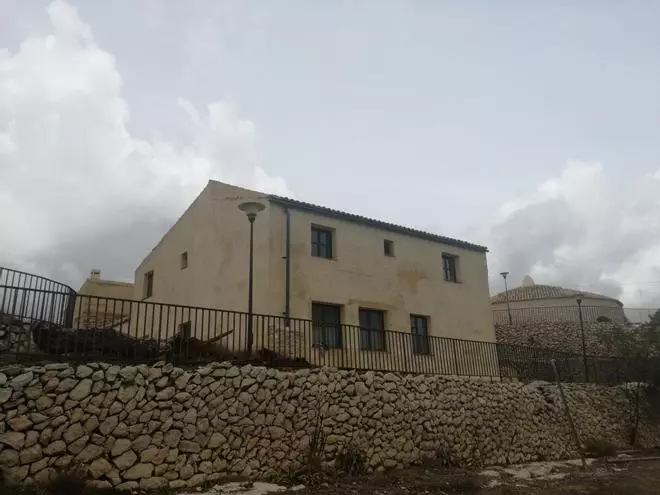 Compromís denuncia los impagos en la concesión del hotel Pou de la Neu de Xixona