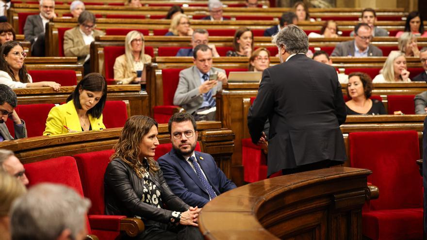 La reunió entre Aragonès i Turull acaba sense novetats i l&#039;acord per salvar el Govern s&#039;allunya