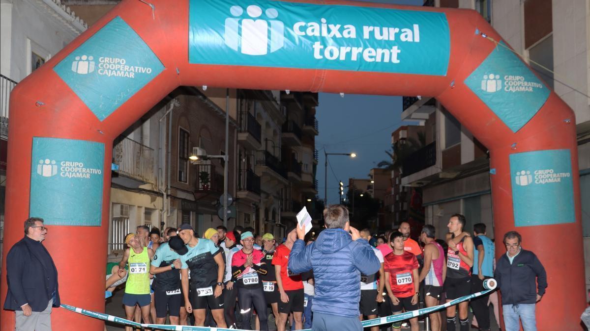 Carrera Popular contra la Droga 'Memorial Benito Pozo', con salida y llegada junto a la plaza Major de Torrent.