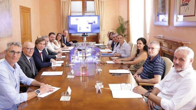 La primera reunión del Grupo de Análisis y Mejora del Sistema Educativo ayer en la UIB.