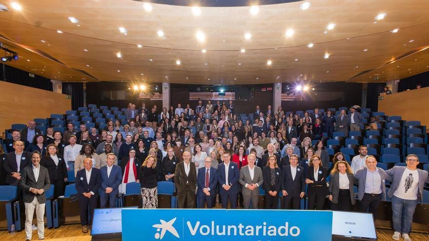 CaixaBank movilizó a 401 voluntarios en Galicia en 2025, beneficiando a más de 7.800 personas vulnerables