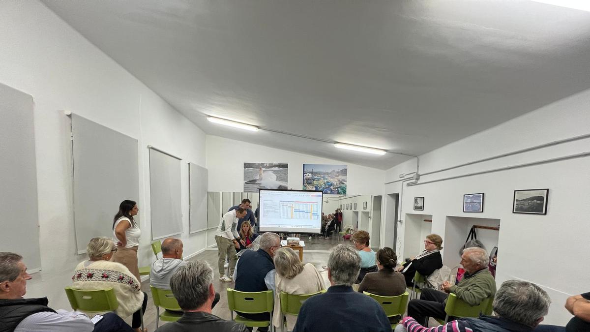 Reunión informativa del Ayuntamiento de Andratx para explicar el proyecto de reforma en el Port