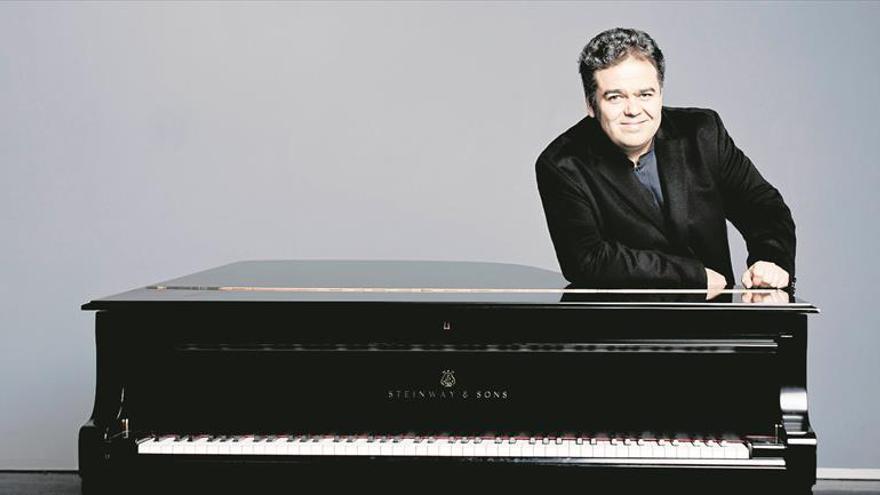 El maestro mundial del piano Arcadi Volodos llega al Auditori tras el Vítol