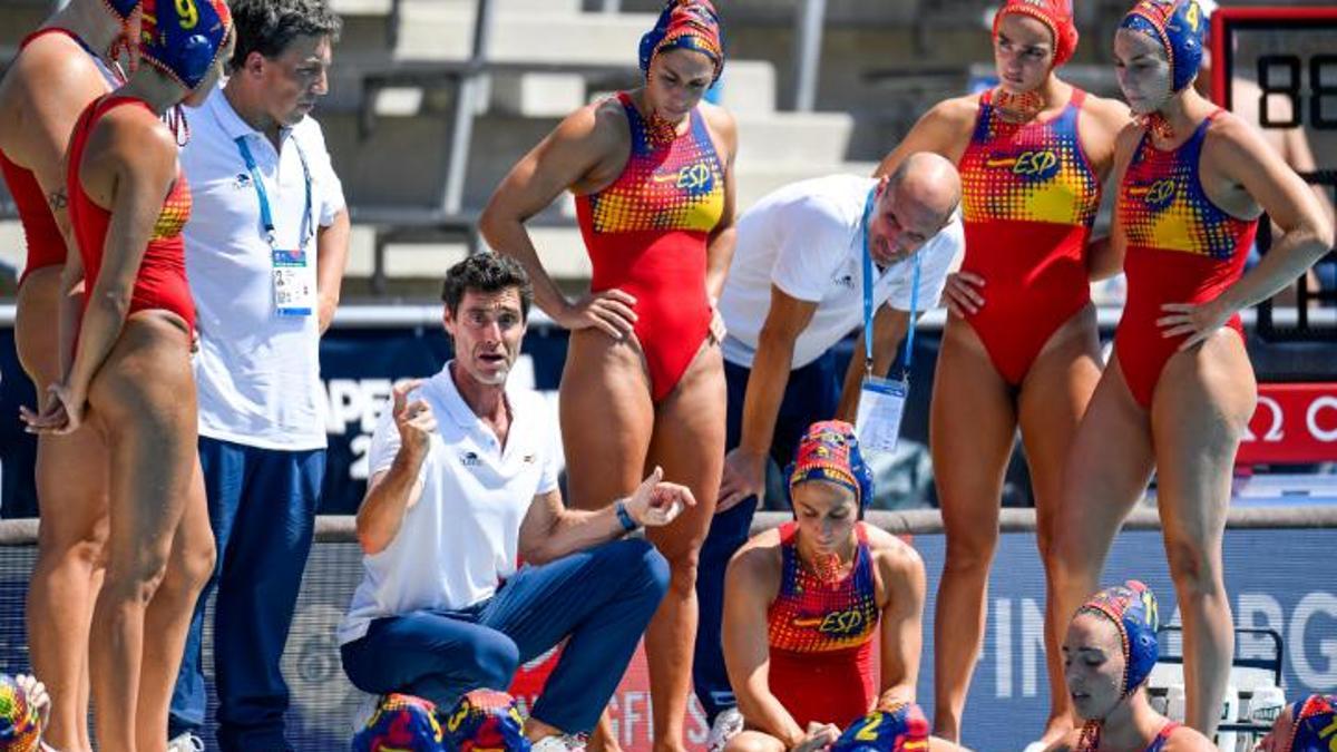 Oca da instrucciones a sus jugadores en la reciente Copa del Mundo de waterpolo en Long Beach, donde España fue tercera