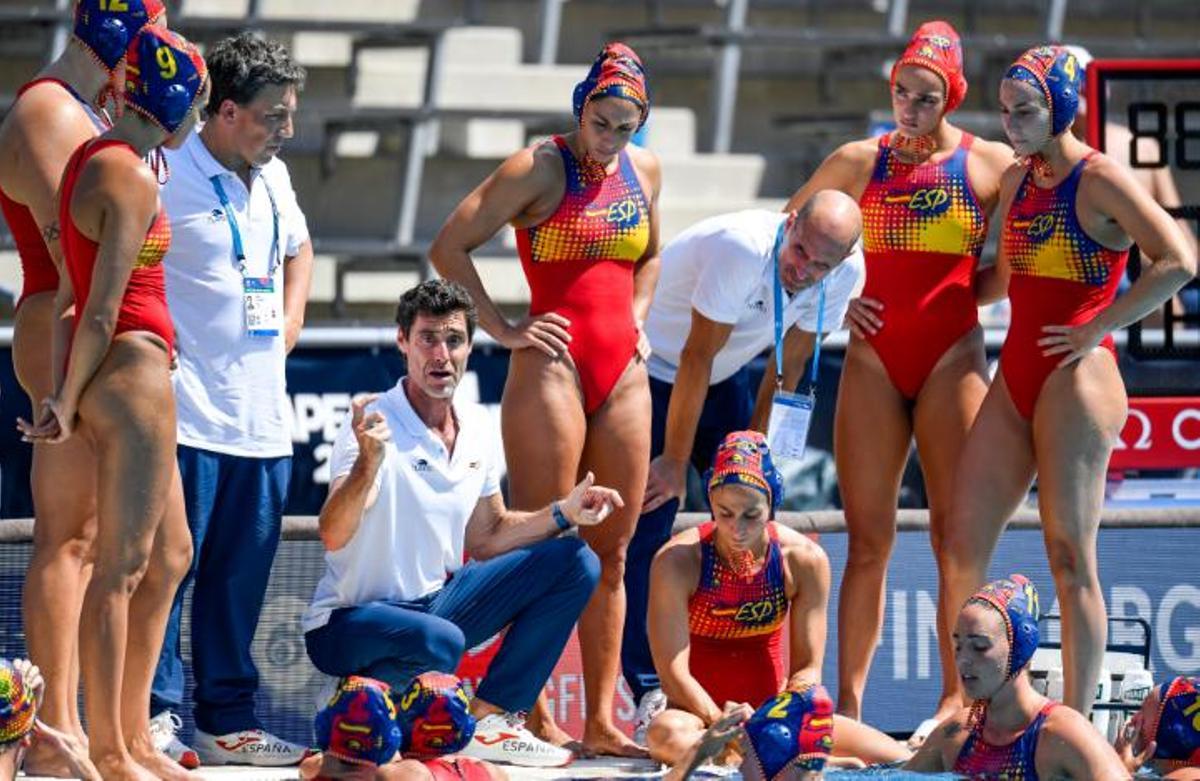 Oca da instrucciones a sus jugadores en la reciente Copa del Mundo de waterpolo en Long Beach, donde España fue tercera