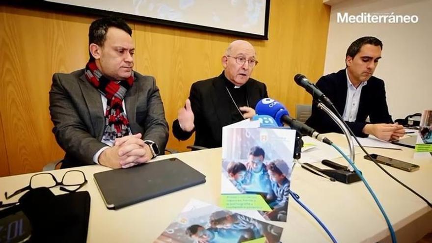 El obispo de Segorbe Castellón presenta una guía para proteger a los menores de la pornografía y contenidos violentos