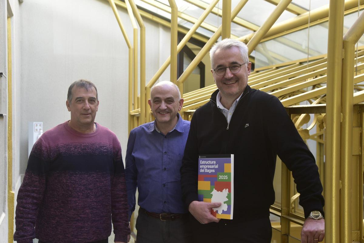Mon Culleré, autor de l'estudi sobre la facturació comarcal, i els regidors Lluís Vidal Sixto i Joan Vila