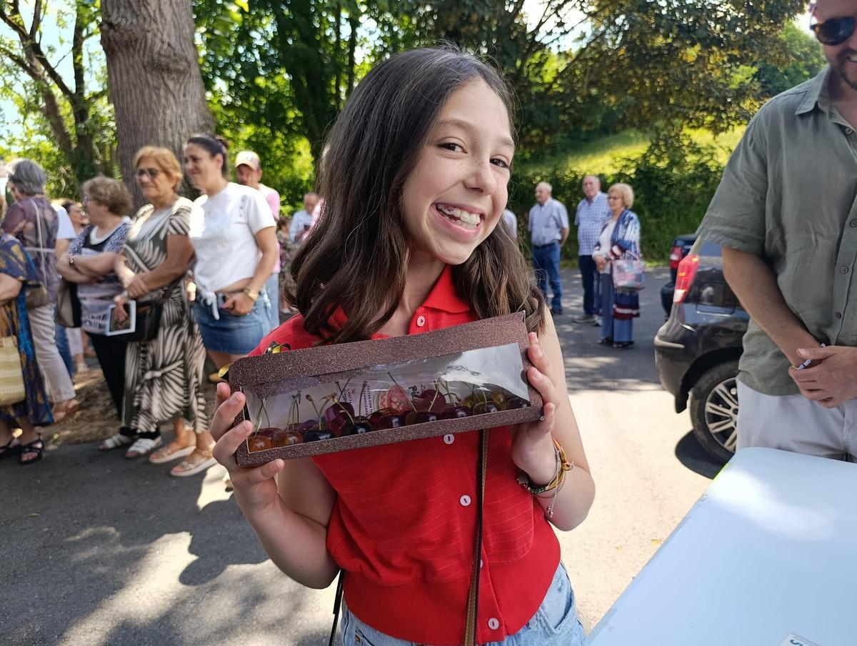 Tiñana, en Siero, recauda 601 euros en su subasta de San Antonio