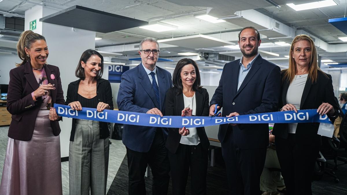 De izqda. a decha: Mónica Barrera, Lucía de Pedro, Francisco José Soria Calatayud, Ester Olivas Cáceres, Alfonso Esteve y Virginia Guerrero.