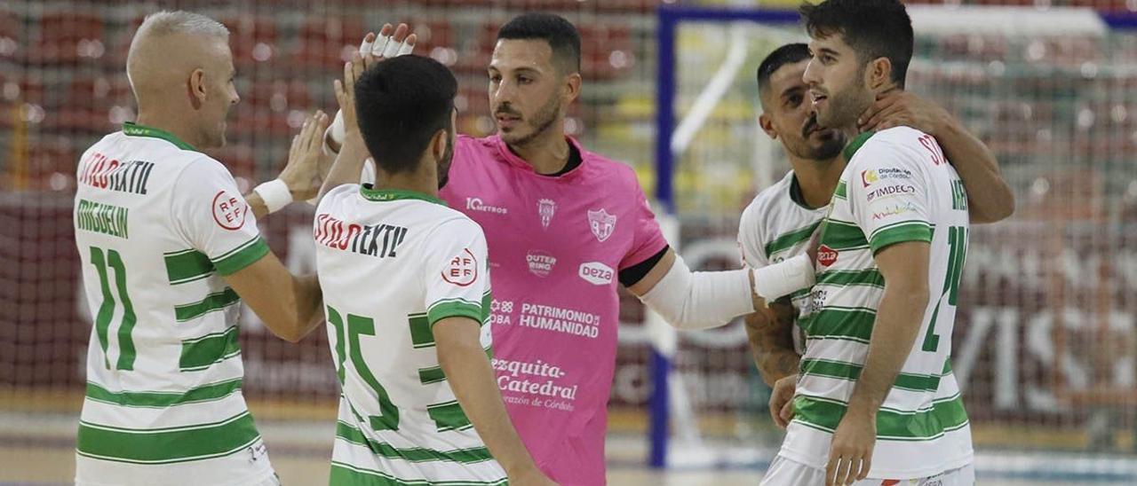 Los jugadores del Córdoba Futsal celebran un gol durante la pretemporada.