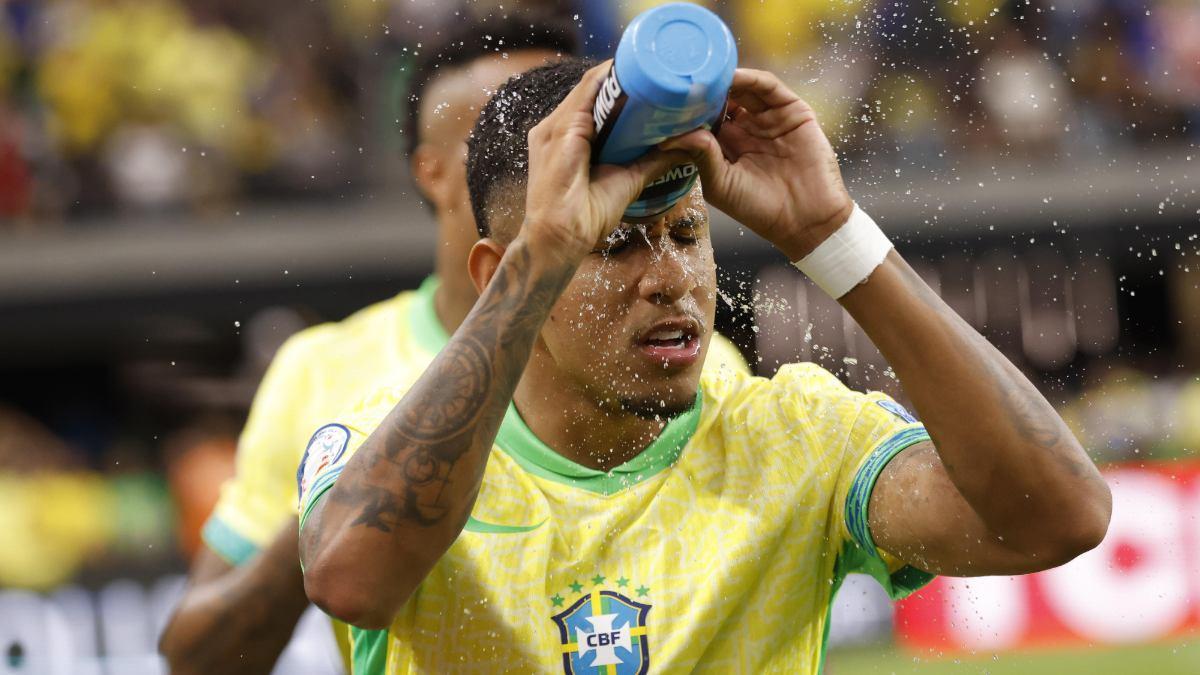 Savinho fue titular con Brasil y marcó un gol