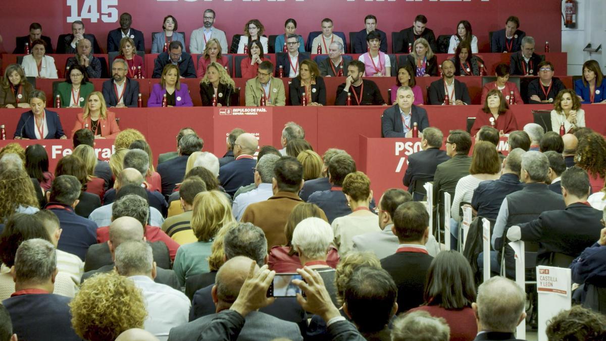 El PSOE hace un último intento para que Sánchez no dimita: &quot;¡Quédate, merece la pena!&quot;