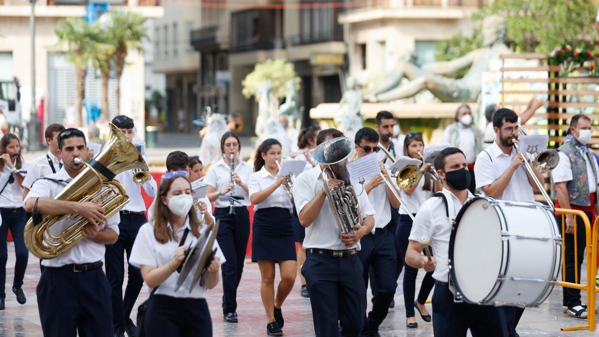 Búscate en el segundo día de Ofrenda por la calle Caballeros (entre las 17.00 y las 18.00 horas)