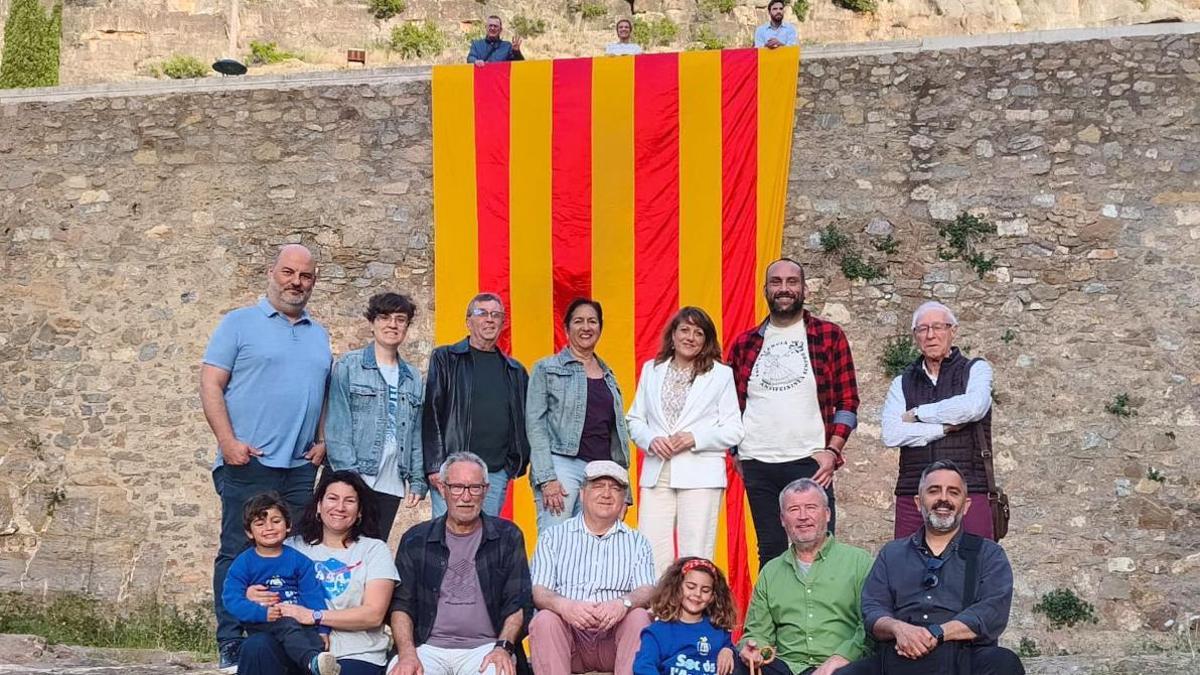 Las dos ediles de Compromís en el ayuntamiento e integrantes del colectivo.