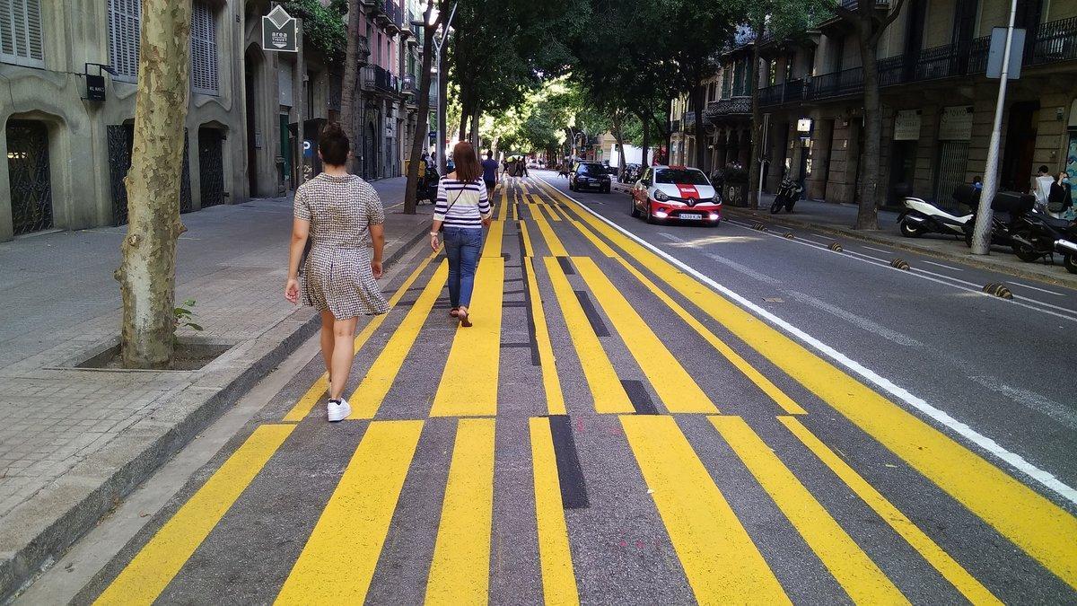 Un carril para peatones en Barcelona. 