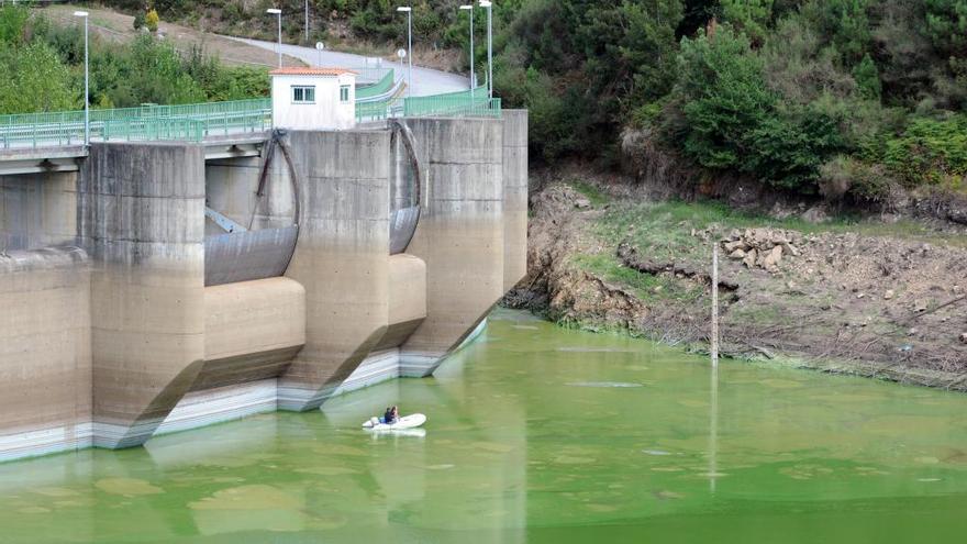 La Xunta radiografiará la contaminación que amenaza el agua de doce embalses