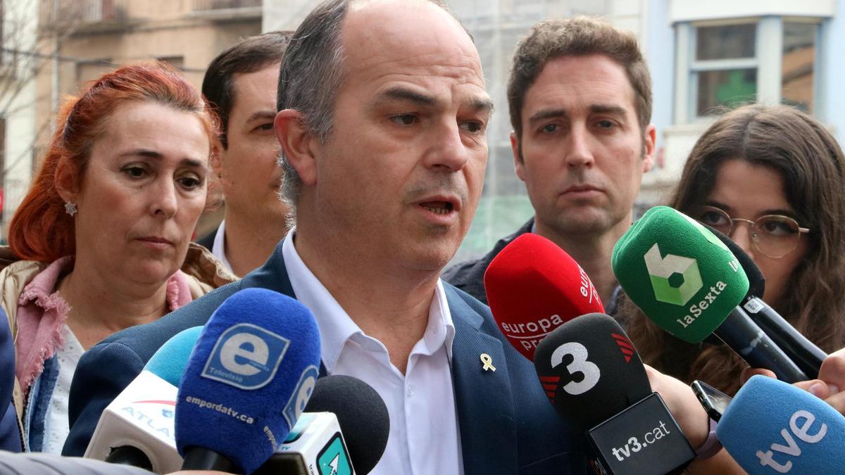 El secretari general de Junts, Jordi Turull, durant una compareixença davant dels mitjans a Figueres