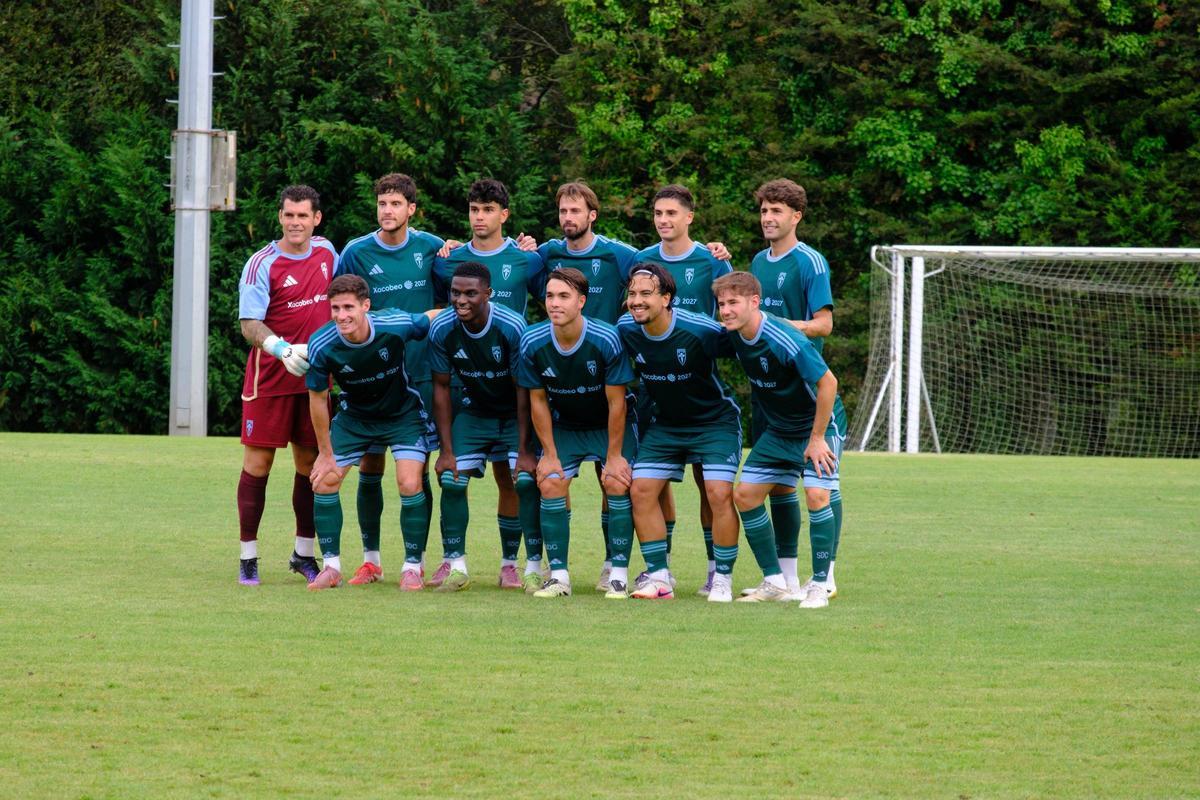 El partido entre la SD Compostela y el Atlético Montañeros, en imágenes
