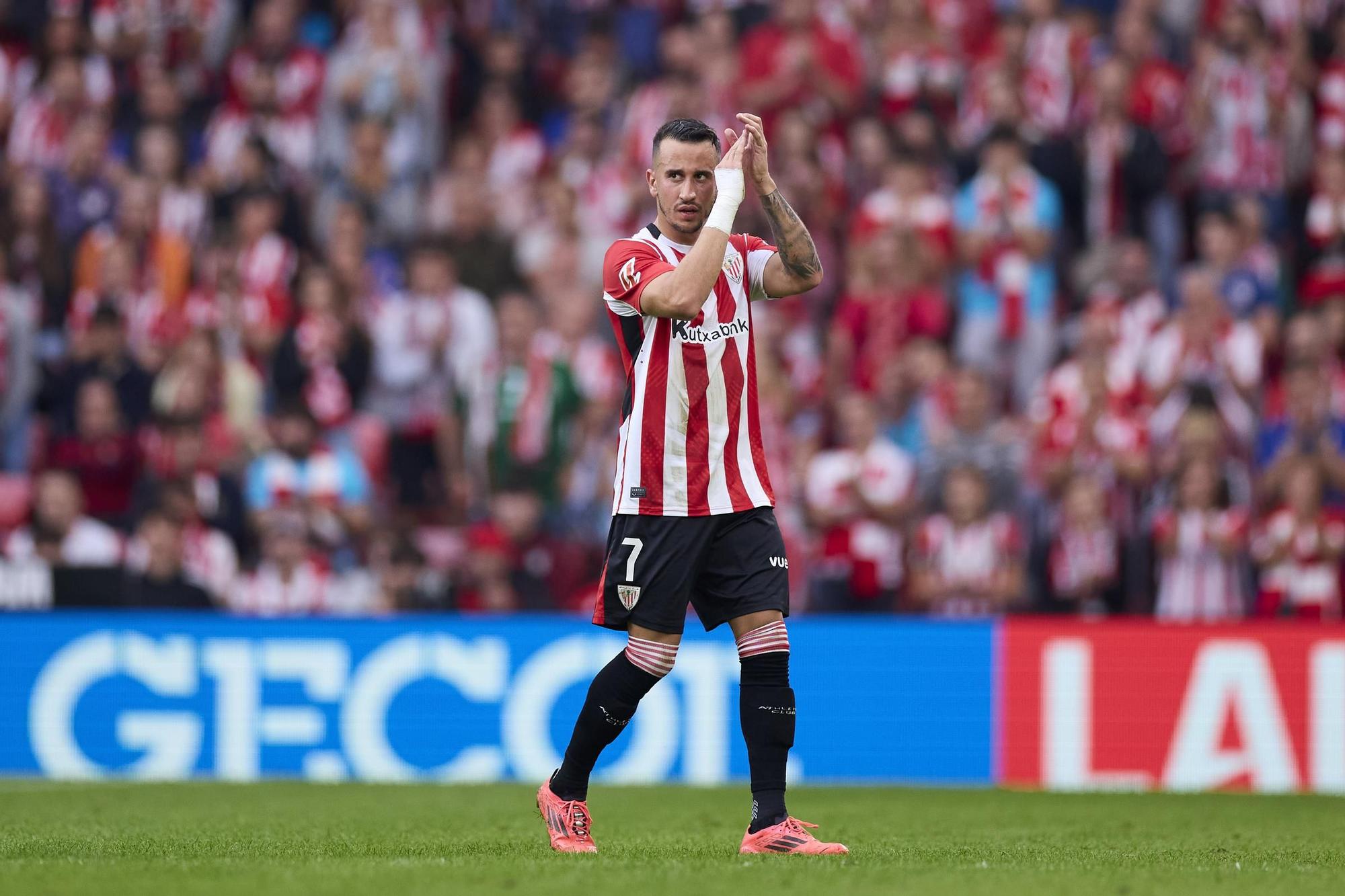 Alex Berenguer of Athletic Club reacts during the LaLiga EA Sports match between Athletic Club and RC Celta de Vigo at San Mames on September 22, 2024, in Bilbao, Spain. AFP7 22/09/2024 ONLY FOR USE IN SPAIN / Ricardo Larreina / AFP7 / Europa Press;2024;SPAIN;Soccer;Sport;ZSOCCER;ZSPORT;Athletic Club de Bilbao v RC Celta de Vigo- La Liga EA Sports;