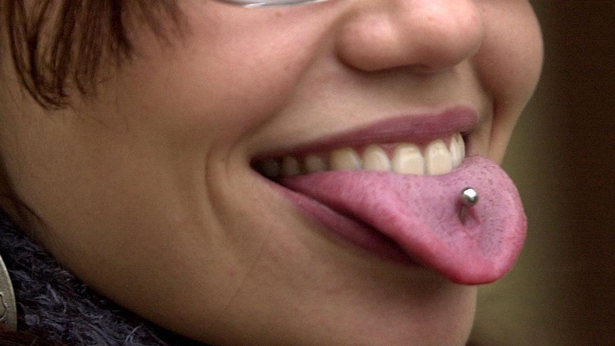 Los 'piercings' en labios y lengua pueden causar problemas de salud