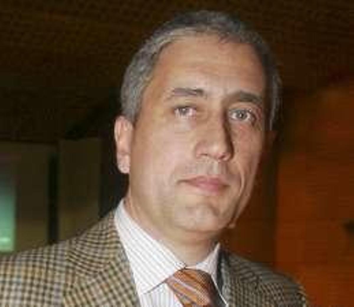 Universitarios y médicos sostienen que no hay prisa por bajar al HUCA todo Medicina