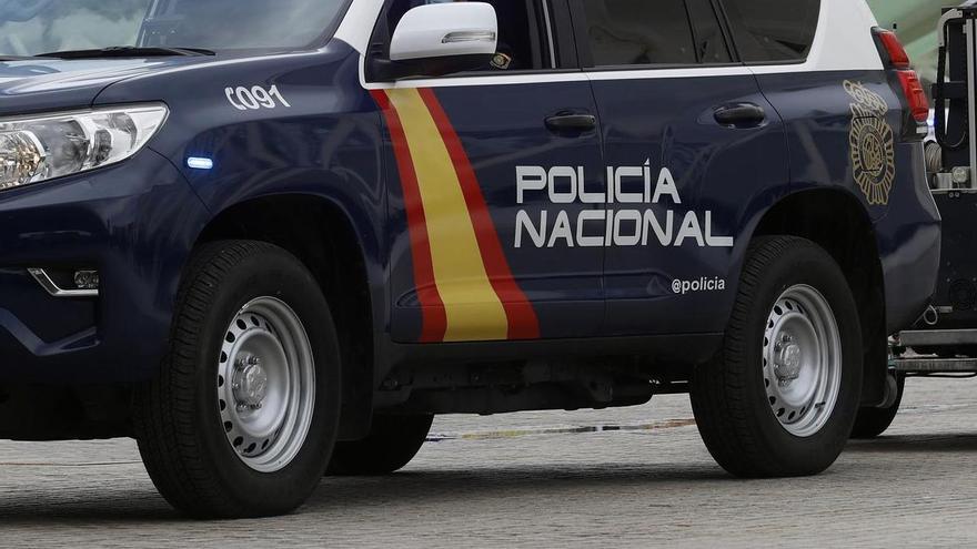 Vehículo de la Policía Nacional de València.