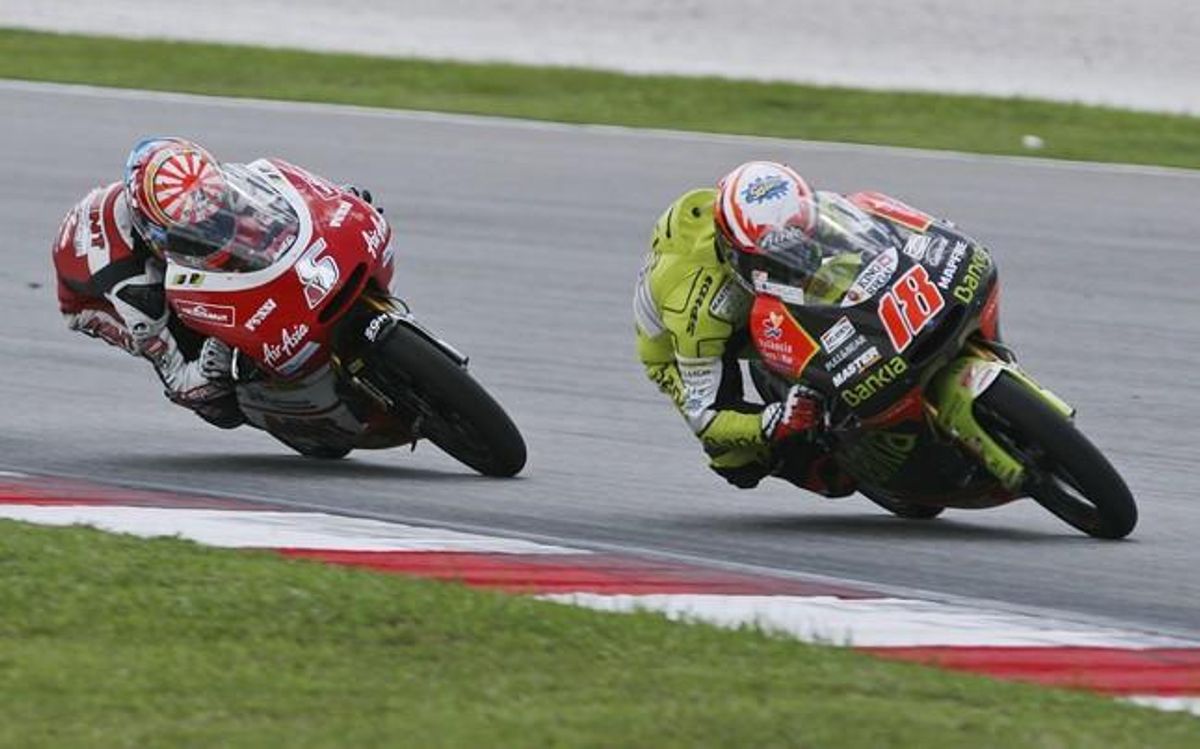 Nico Terol agafa un revolt, seguit de Zarco, aquest diumenge, a Sepang. Nico Terol agafa un revolt, seguit de Zarco, aquest diumenge, a Sepang.