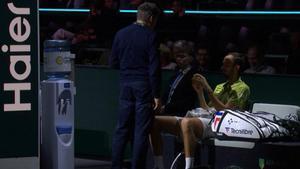 Medvedev molesto con las pelotas del torneo