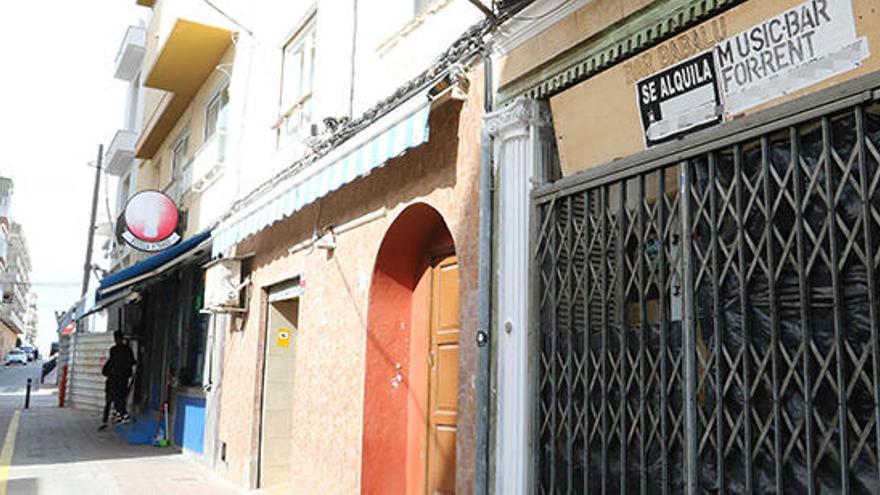 El local de Vara de Rey de Sant Antoni, el bar Babalu, cerrado; una imagen tomada ayer por la mañana.